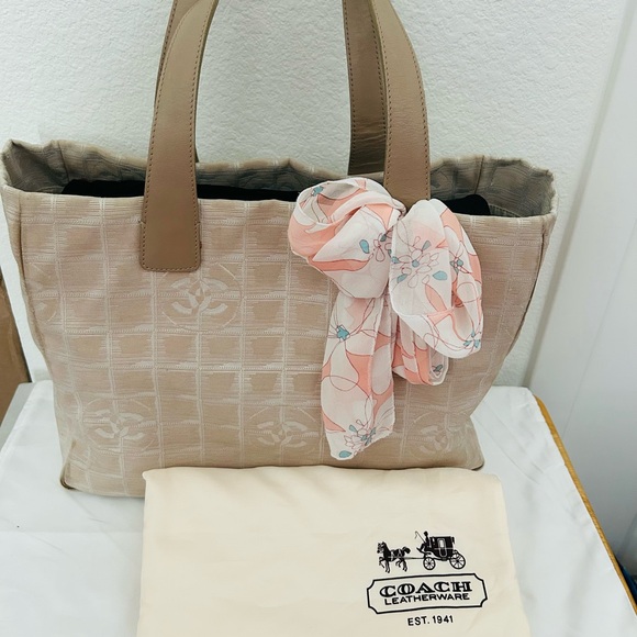 CHANEL Travel Line Fabric Tote Cream, Leather Straps, Serial 7 Series 2002-03 - Picture 5 of 15